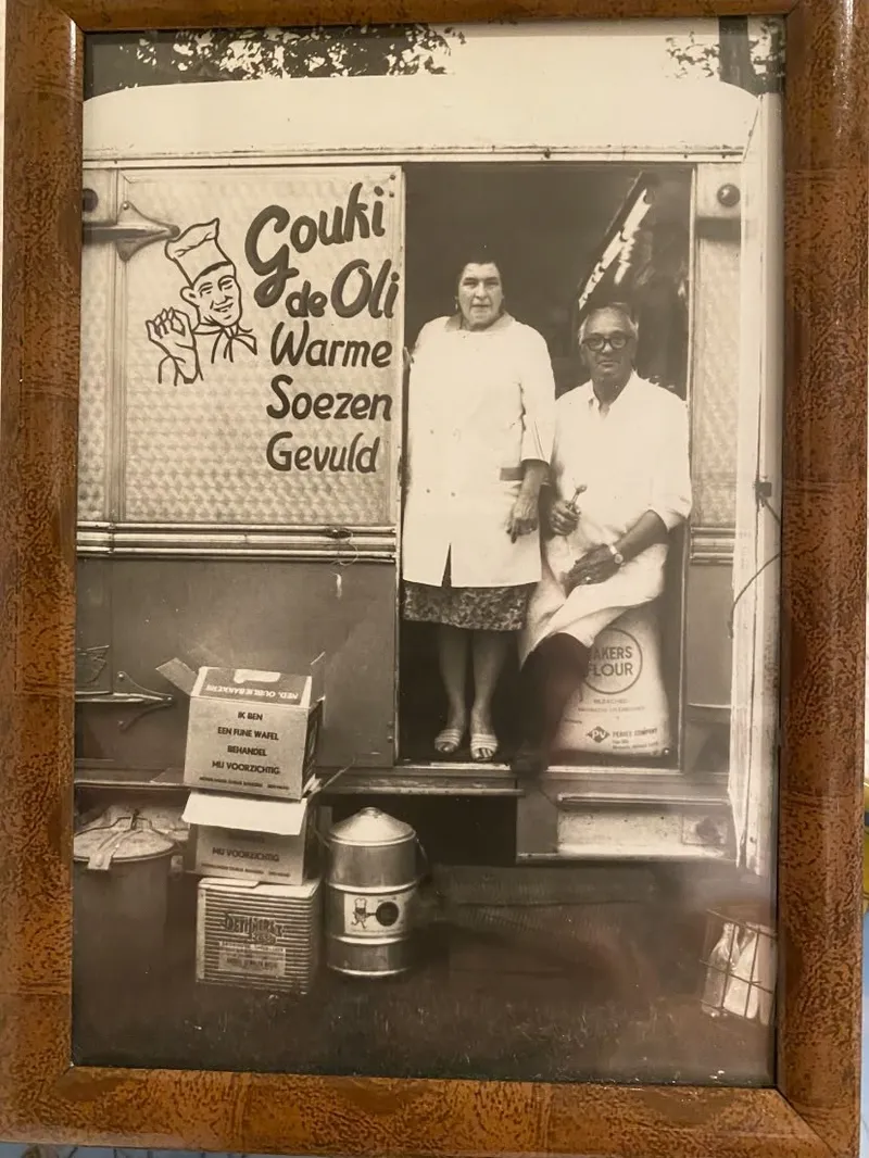 De opa en oma van Pierre Benner sr bij hun kraam